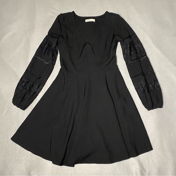 Abercrombie & Fitch Dresses & Skirts - Abercrombie & Fitch New York Dress Black Size Small